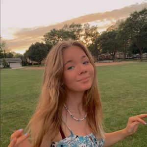 Meet your Posher, Danielle